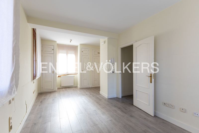 Foto 650947d3-d01b-432c-84d4-76e882ad4e72. Casa adossada amb calefacció a Hispanoamérica-Bernabéu Madrid