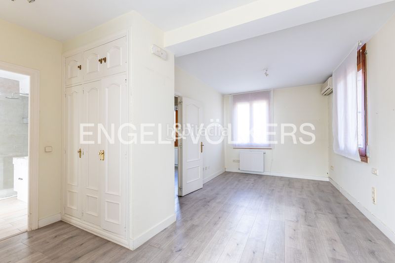 Foto add585d7-4712-4676-8fb0-cf457857a97d. Casa adossada amb calefacció a Hispanoamérica-Bernabéu Madrid