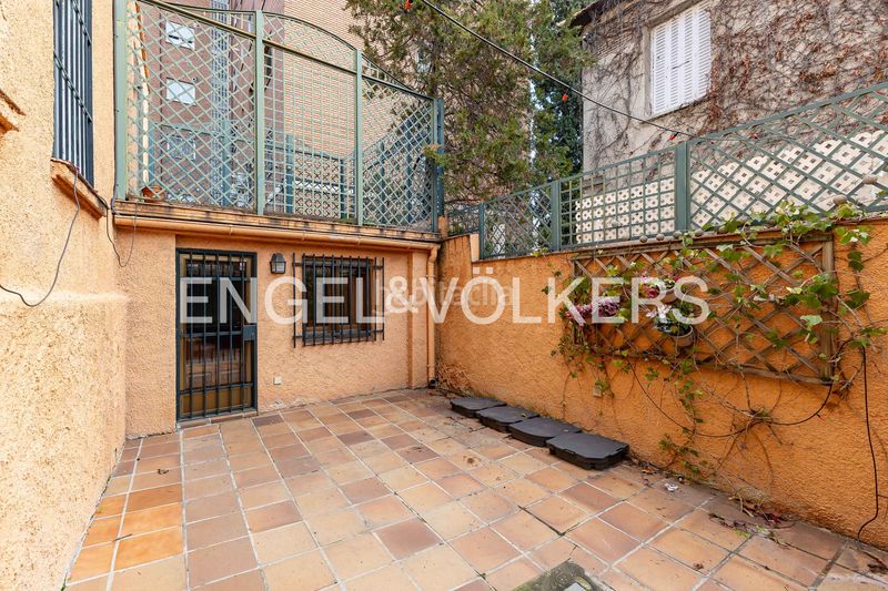 Foto f9d6948e-cee1-4302-acff-18f4e37cd659. Casa adossada amb calefacció a Hispanoamérica-Bernabéu Madrid