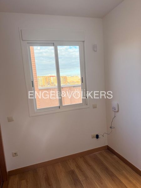 Foto 1a1f5aa5-f8ca-43b9-9d72-169a19fb70d8. Estudi amb calefacció aparcament piscina a Butarque Madrid