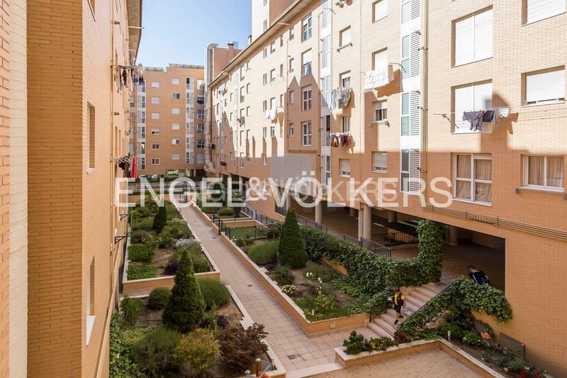 Foto 51e0cc04-acce-472a-8a02-53dd42903456. Estudi amb calefacció aparcament piscina a Butarque Madrid
