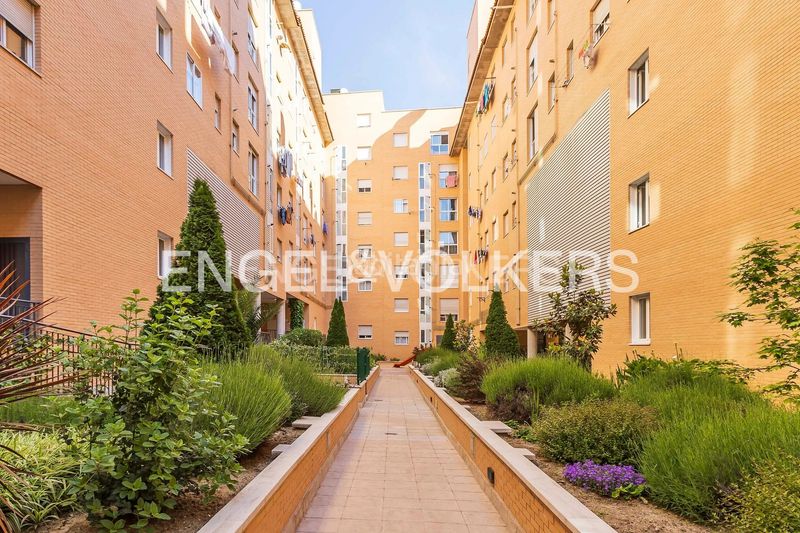 Foto 6575d5bd-b01b-489d-afed-d095f2e6e8c6. Estudi amb calefacció aparcament piscina a Butarque Madrid
