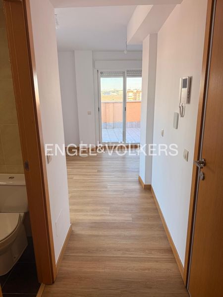 Foto e11c9046-e521-4c4c-a529-10ae190b311c. Estudi amb calefacció aparcament piscina a Butarque Madrid