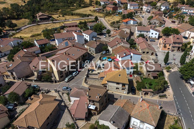 Foto 576a7910-9a55-4ce1-a8e9-a2db6be41f65. Reihenhaus mit heizung in Navarredonda y San Mamés