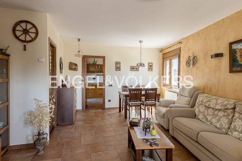 Foto a1d32693-e3cd-4984-8a82-6e9862bf878b. Reihenhaus mit heizung in Navarredonda y San Mamés