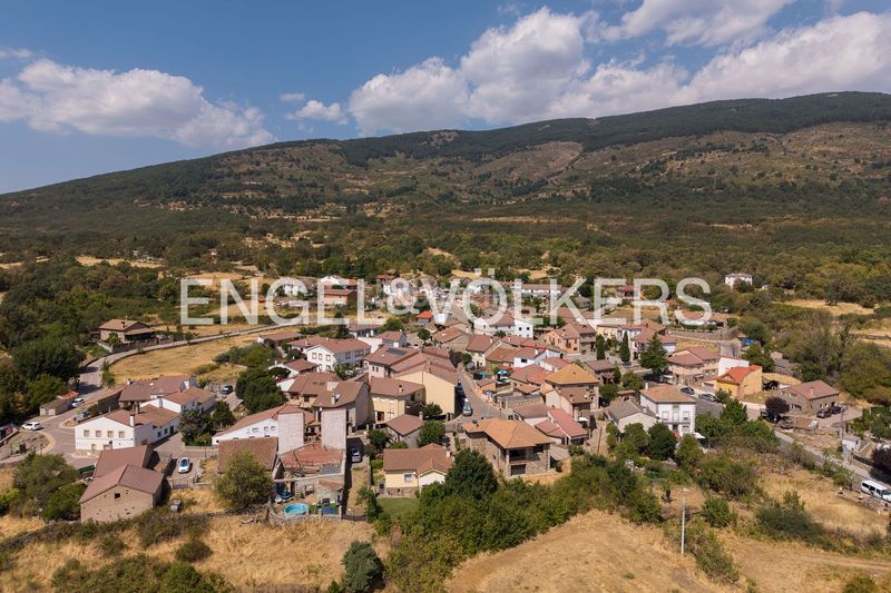 Foto fd4e110c-2052-41c1-bbd0-45c6d027ee64. Reihenhaus mit heizung in Navarredonda y San Mamés
