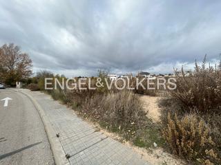 Terreno residenziale in Los Satélites-Roza Martín. Parcela con proyectolicencia de obras en los satélites