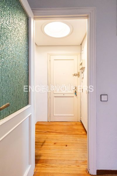 Piso coqueta propiedad de un dormitorio y un baño en calle antonio acuña en Madrid - Imagen 11