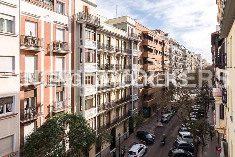 Piso coqueta propiedad de un dormitorio y un baño en calle antonio acuña en Madrid - Imagen 25