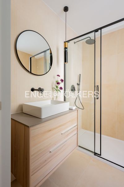 Foto 5c02edcb-6732-4bf0-a5cd-c85216c7529c. Piso exclusiva vivienda reformada a estrenar con terraza en el corazón de Prosperidad en Madrid