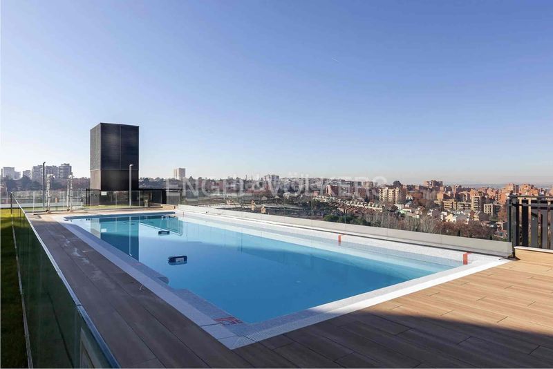 Foto 3dc4dd64-fd39-4e25-8c51-4a81891b38d5. Piso espectacular piso de lujo con vistas skyline en Madrid