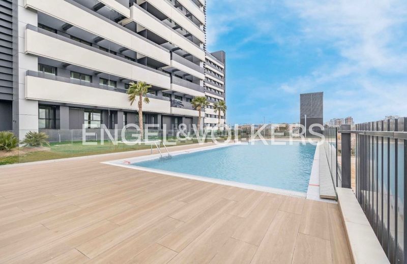 Foto 76fd9470-4de5-429d-92d8-5d7e86333444. Pis amb calefacció aparcament piscina a Valdeacederas Madrid