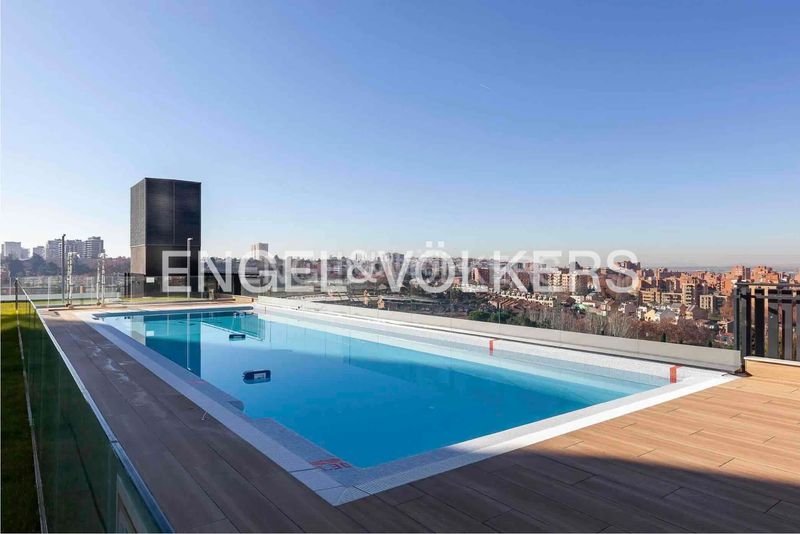 Foto 8d18a8ee-9892-41ab-8835-05dec121aa38. Pis amb calefacció aparcament piscina a Valdeacederas Madrid