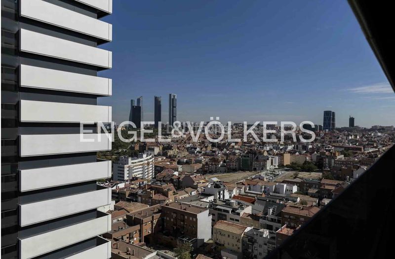 Foto e7ea8d0f-7074-4ac8-9421-8e80b468f8b5. Pis amb calefacció aparcament piscina a Valdeacederas Madrid