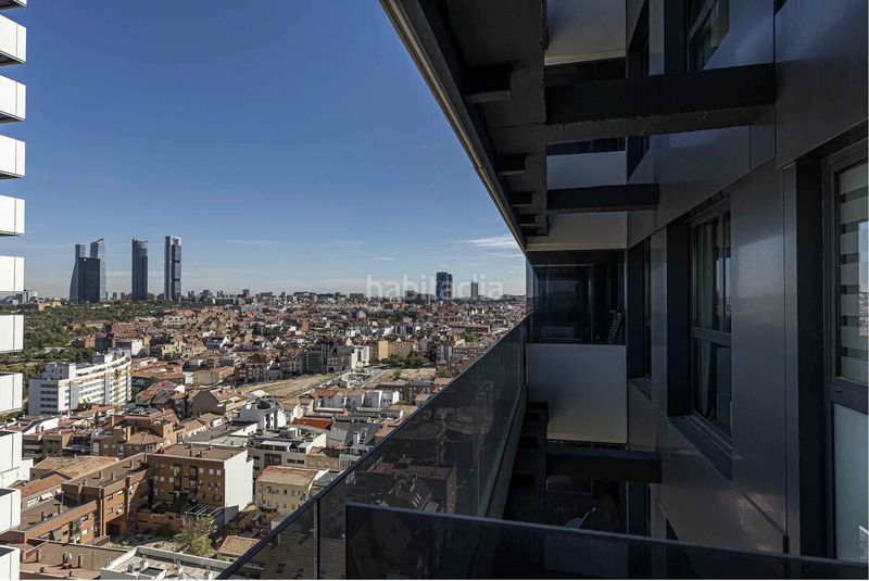 Foto f4b644d0-6171-4e76-901d-96dc233c0fea. Piso espectacular piso de lujo con vistas skyline en Madrid