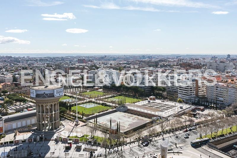 Foto f6a56a91-9e6a-4e1f-9bb3-be7b0bb1e69c. Pis amb calefacció aparcament a La Paz Madrid