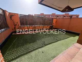 Miete Appartement in Dehesa Vieja-Puente Cultural. Bajo con jardín en san sebastián de los reyes