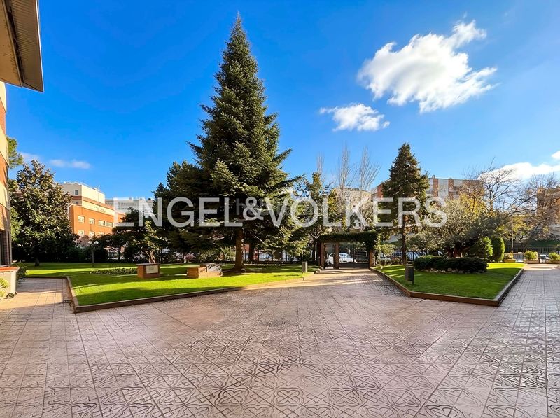 Foto ab13b18b-e3ba-49db-ae75-12d22e35009f. Pis amb calefacció aparcament piscina a Nueva España Madrid