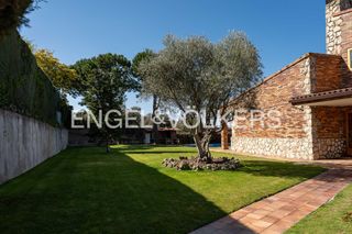 Casa in Soto de Viñuelas. Exclusiva casa unifamiliar con vistas panorámicas de la sierra d