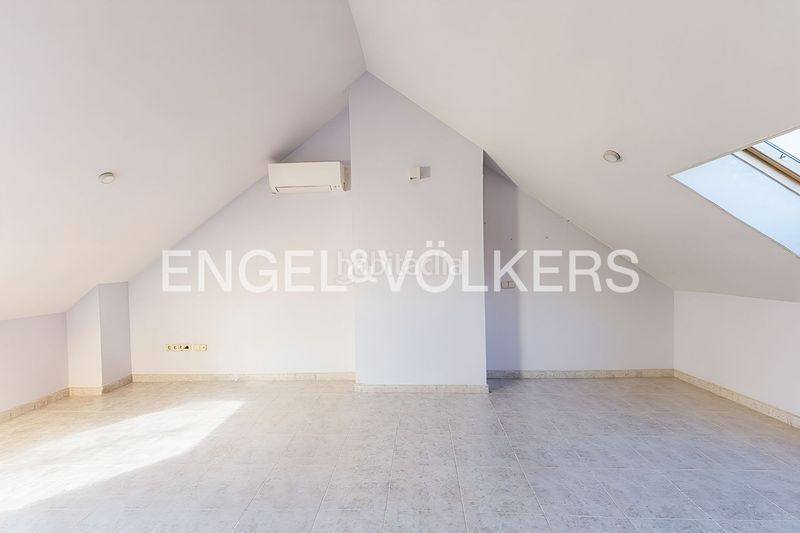 Foto ad3cae3d-eb42-4bb1-8bfe-ab57bf3eef7e. Casa amb calefacció aparcament a Salvador Madrid