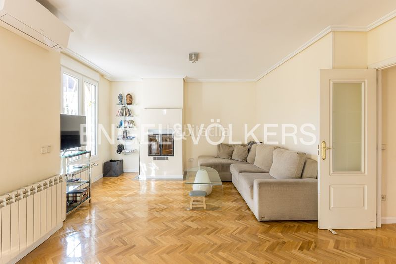 Foto ba5b91c9-aeba-48f1-8a11-ed273c5e0749. Casa amb calefacció aparcament a Salvador Madrid