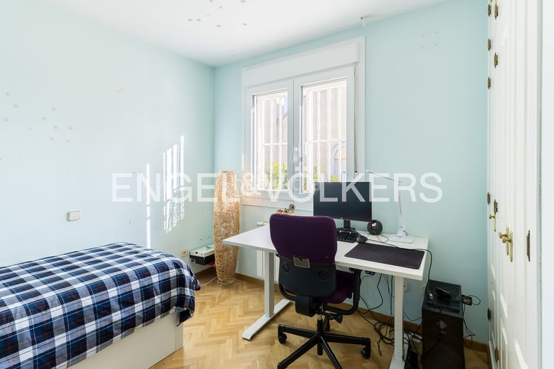 Foto c9228393-9636-49b1-be80-8e0ca61c093d. Casa amb calefacció aparcament a Salvador Madrid