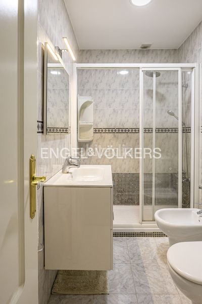 Foto e473d544-e779-4839-8a35-ce8617c706b9. Casa amb calefacció aparcament a Salvador Madrid