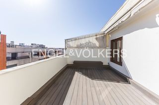 Location Attique  Calle de lope de rueda. Fantástico ático con terraza y con vista al parque  del retiro,