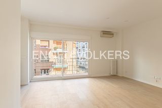 Affitto Appartamento  María de guzmán. Estupendo piso de 4 dormitorios con terraza en chamberí