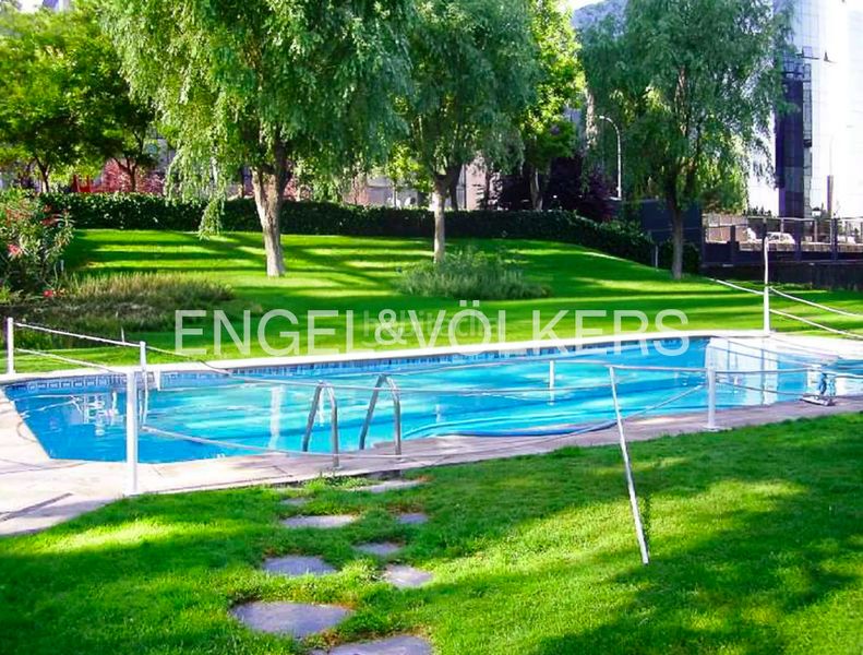 Foto 70cd3b26-725a-4c5e-bf93-a129366ed778. Pis amb calefacció aparcament piscina a Salvador Madrid
