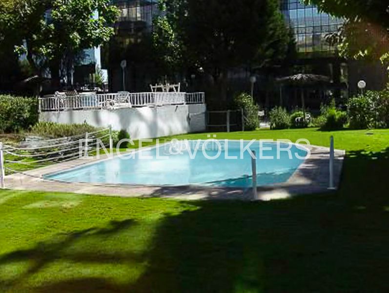 Foto 7f1504cc-cabf-4d2c-b255-5aa9f2cc7b44. Pis amb calefacció aparcament piscina a Salvador Madrid