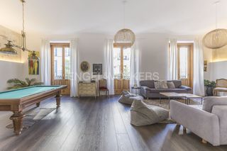 Affitto Appartamento  Calle de esparteros. Vivienda exclusiva de 3 dormitorios y 4 baños ubicada a pocos pa