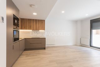 Affitto Appartamento in Fuente del Berro. Moderno piso con gran terraza, parking y trastero. fuente del be