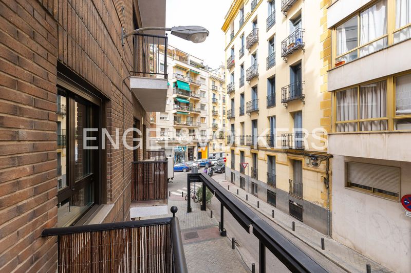 Foto fc2569b7-0bb3-42c6-bf11-069423e019aa. Pis amb calefacció aparcament a Trafalgar Madrid