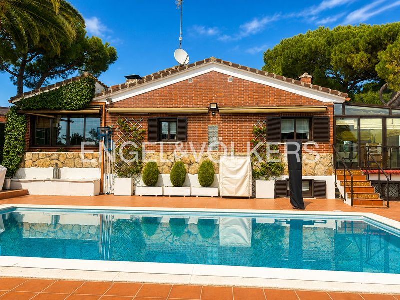 Foto ec7449ab-b483-4307-9e73-188f35d17b49. Casa amb calefacció aparcament piscina a El Olivar de Mirabal Boadilla del Monte