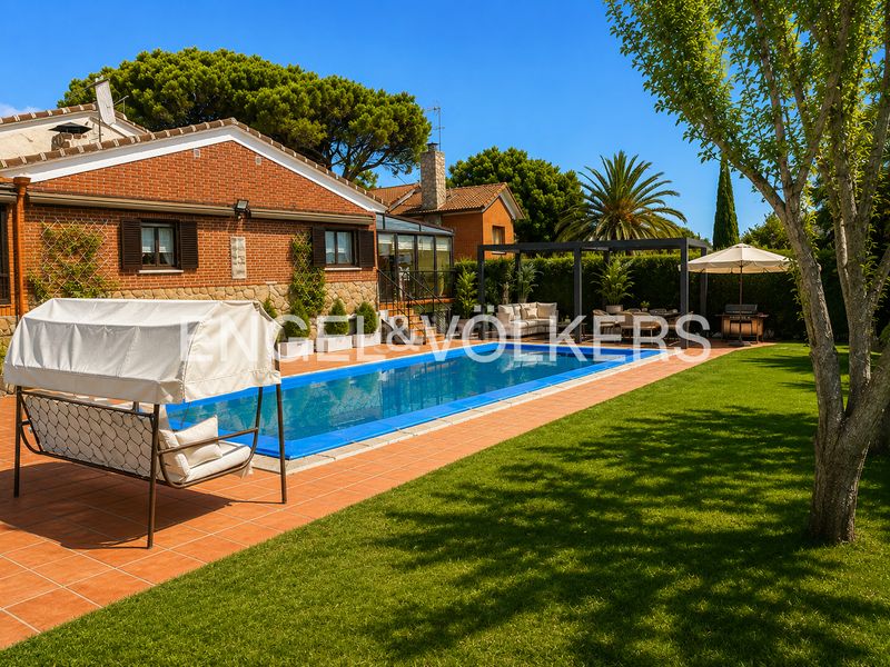 Foto ff5381ee-1fcc-433b-b386-90781212b1fb. Casa amb calefacció aparcament piscina a El Olivar de Mirabal Boadilla del Monte