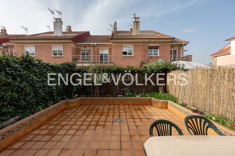 Foto 7023c552-b785-4341-a612-a83d666b6e17. Casa amb calefacció aparcament a Valdepelayo-Montepinos-Arroyo Culebro Leganés