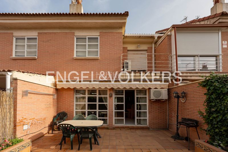 Foto 9f81611a-dece-4427-8b1d-98e75d708ae4. Casa amb calefacció aparcament a Valdepelayo-Montepinos-Arroyo Culebro Leganés