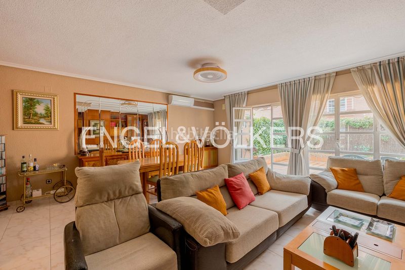 Foto d5ecf662-2cdb-4e2a-b90a-7101a4a713c4. Casa amb calefacció aparcament a Valdepelayo-Montepinos-Arroyo Culebro Leganés
