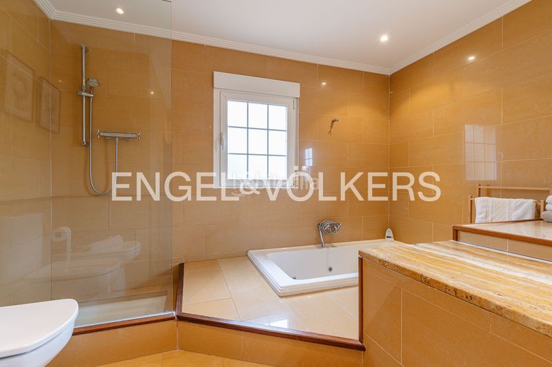 Foto 4710a3cf-b174-441f-90b6-a5b2e30ca2dc. Casa amb calefacció aparcament piscina a El Guijo-Colonia España Galapagar