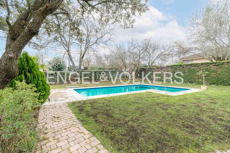 Foto 54ecddc5-7f1c-458f-83b5-b406aa88a3d1. Casa amb calefacció aparcament piscina a El Guijo-Colonia España Galapagar