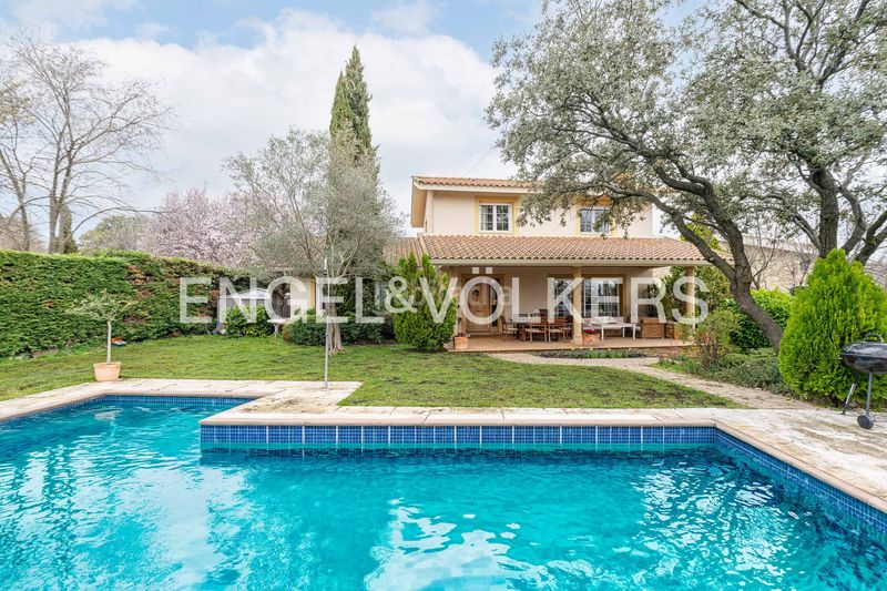 Foto 6e0cbc57-a2d4-4c81-9409-d6051fa2fdb4. Casa amb calefacció aparcament piscina a El Guijo-Colonia España Galapagar