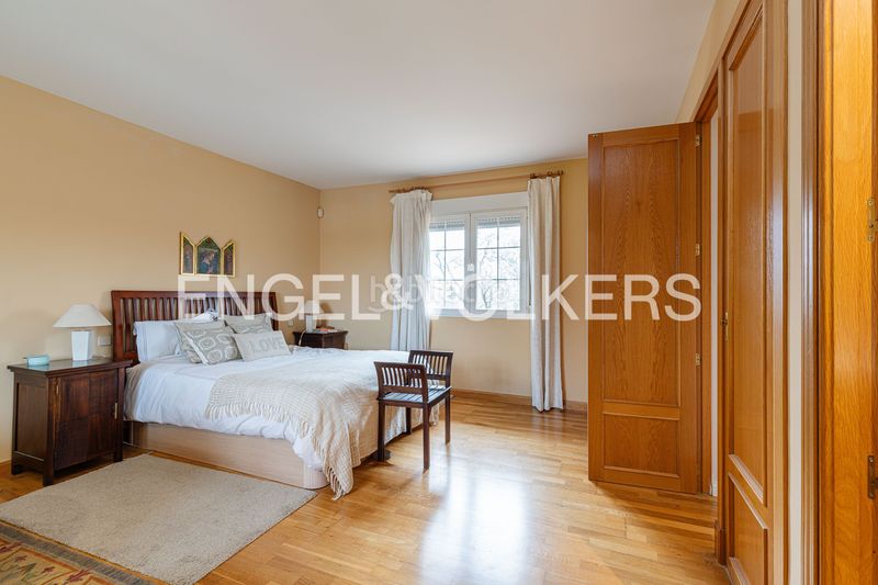 Foto 850d0485-2e5c-4df4-ab05-36512ac38c53. Casa amb calefacció aparcament piscina a El Guijo-Colonia España Galapagar