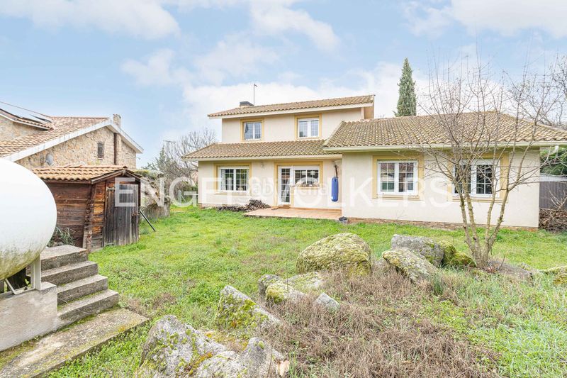 Foto 8d583077-ade7-42a0-a7d8-6883390bbef3. Casa amb calefacció aparcament piscina a El Guijo-Colonia España Galapagar