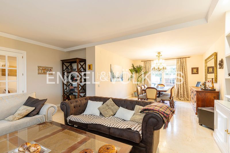 Foto 973e66e3-1f9f-4d67-9c12-fee3edbe5606. Casa amb calefacció aparcament piscina a El Guijo-Colonia España Galapagar