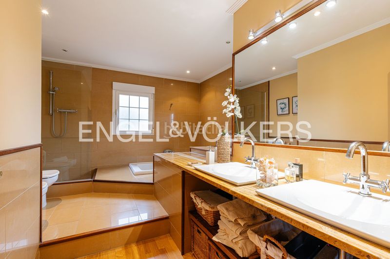 Foto 9c486183-3ae5-4e98-b758-72ae1ee47409. Casa amb calefacció aparcament piscina a El Guijo-Colonia España Galapagar