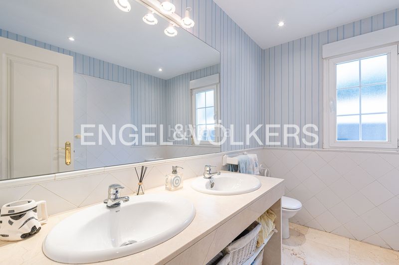 Foto bb0cbae4-b5be-46c0-bfc4-522f1a5a0f25. Casa amb calefacció aparcament piscina a El Guijo-Colonia España Galapagar