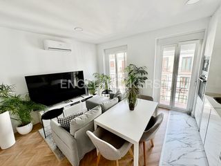 Rent Flat in Goya. Excelente ubicación, piso con balcones  en goya