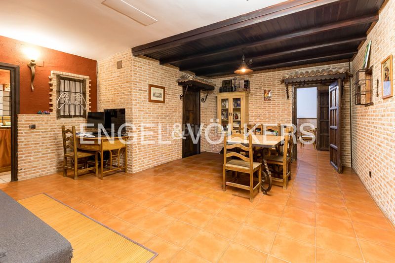 Foto 114f1f49-d0ef-40d5-bbde-fe2a3bc6a9dc. Casa amb calefacció aparcament a Centro Navalcarnero