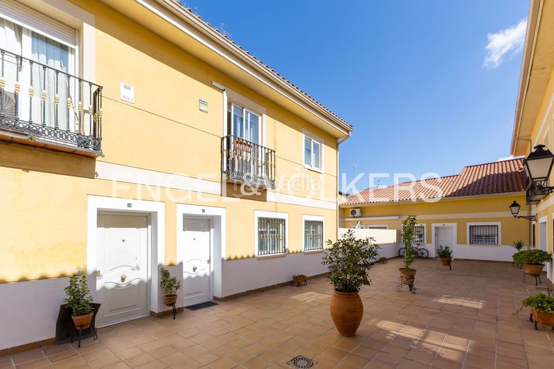 Foto fa9f3bf8-5daa-42f9-bf93-392fe683b559. Casa amb calefacció aparcament a Centro Navalcarnero